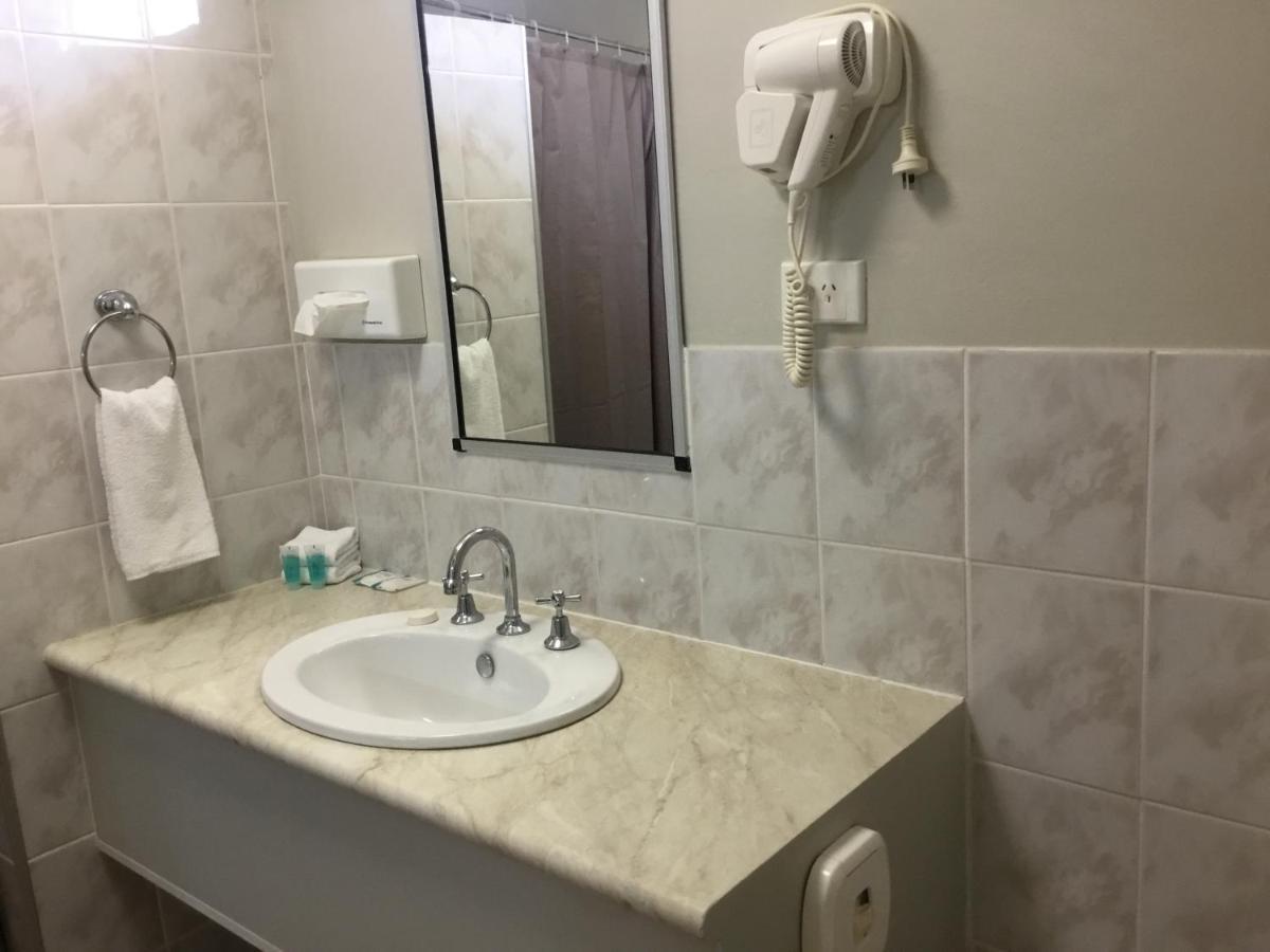 Golden Palms Motor Inn Bundaberg Ngoại thất bức ảnh