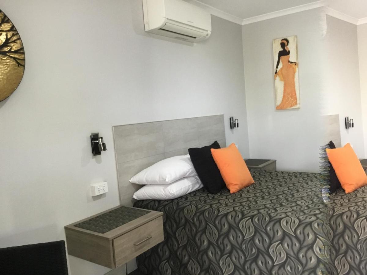 Golden Palms Motor Inn Bundaberg Ngoại thất bức ảnh
