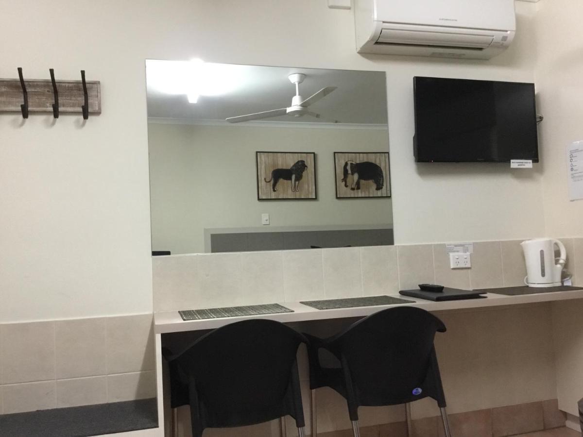 Golden Palms Motor Inn Bundaberg Ngoại thất bức ảnh
