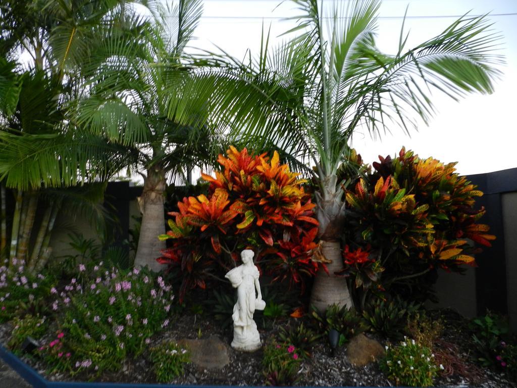 Golden Palms Motor Inn Bundaberg Ngoại thất bức ảnh