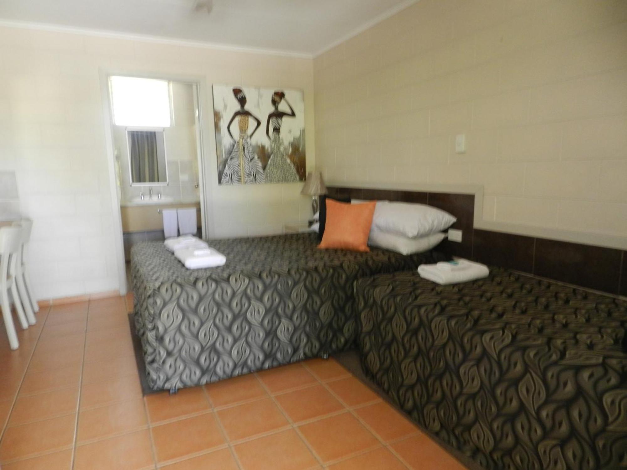 Golden Palms Motor Inn Bundaberg Phòng bức ảnh