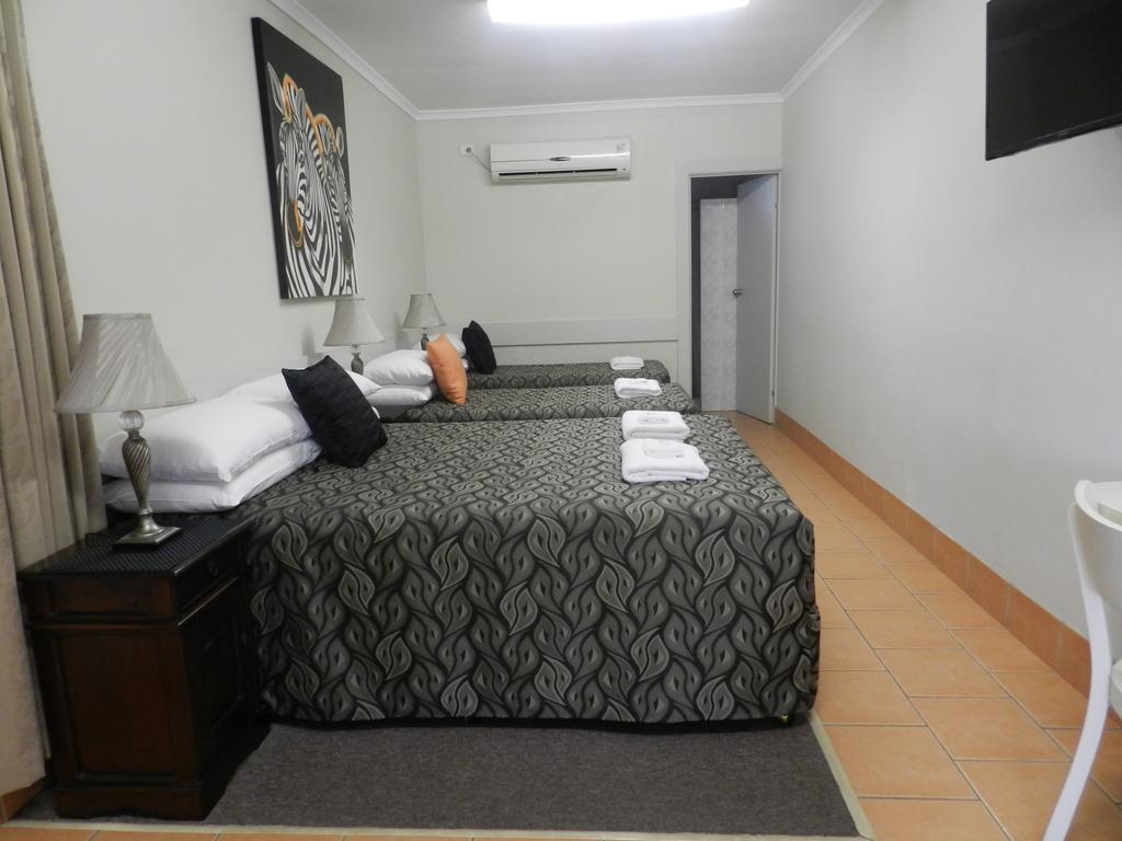 Golden Palms Motor Inn Bundaberg Ngoại thất bức ảnh