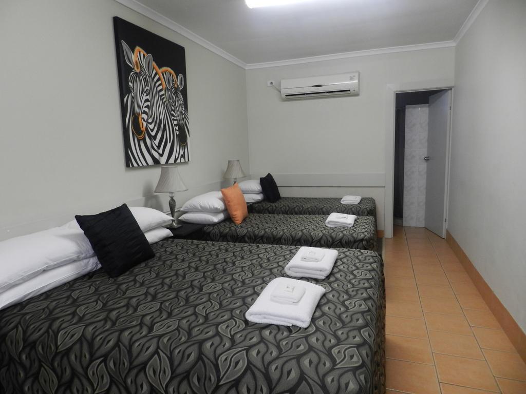 Golden Palms Motor Inn Bundaberg Ngoại thất bức ảnh