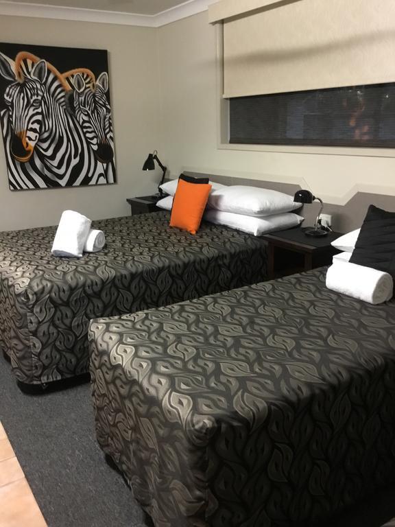 Golden Palms Motor Inn Bundaberg Ngoại thất bức ảnh