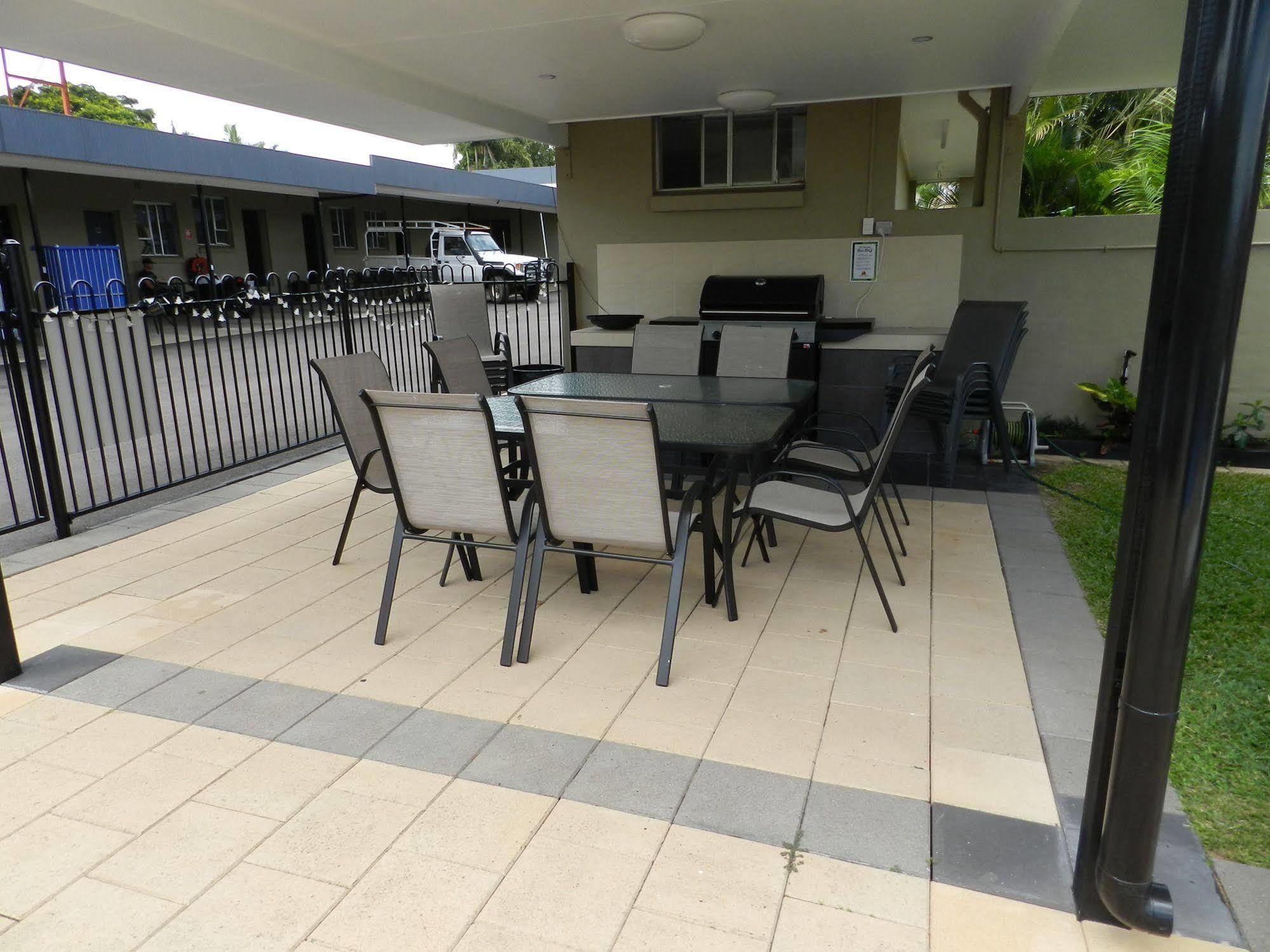 Golden Palms Motor Inn Bundaberg Ngoại thất bức ảnh