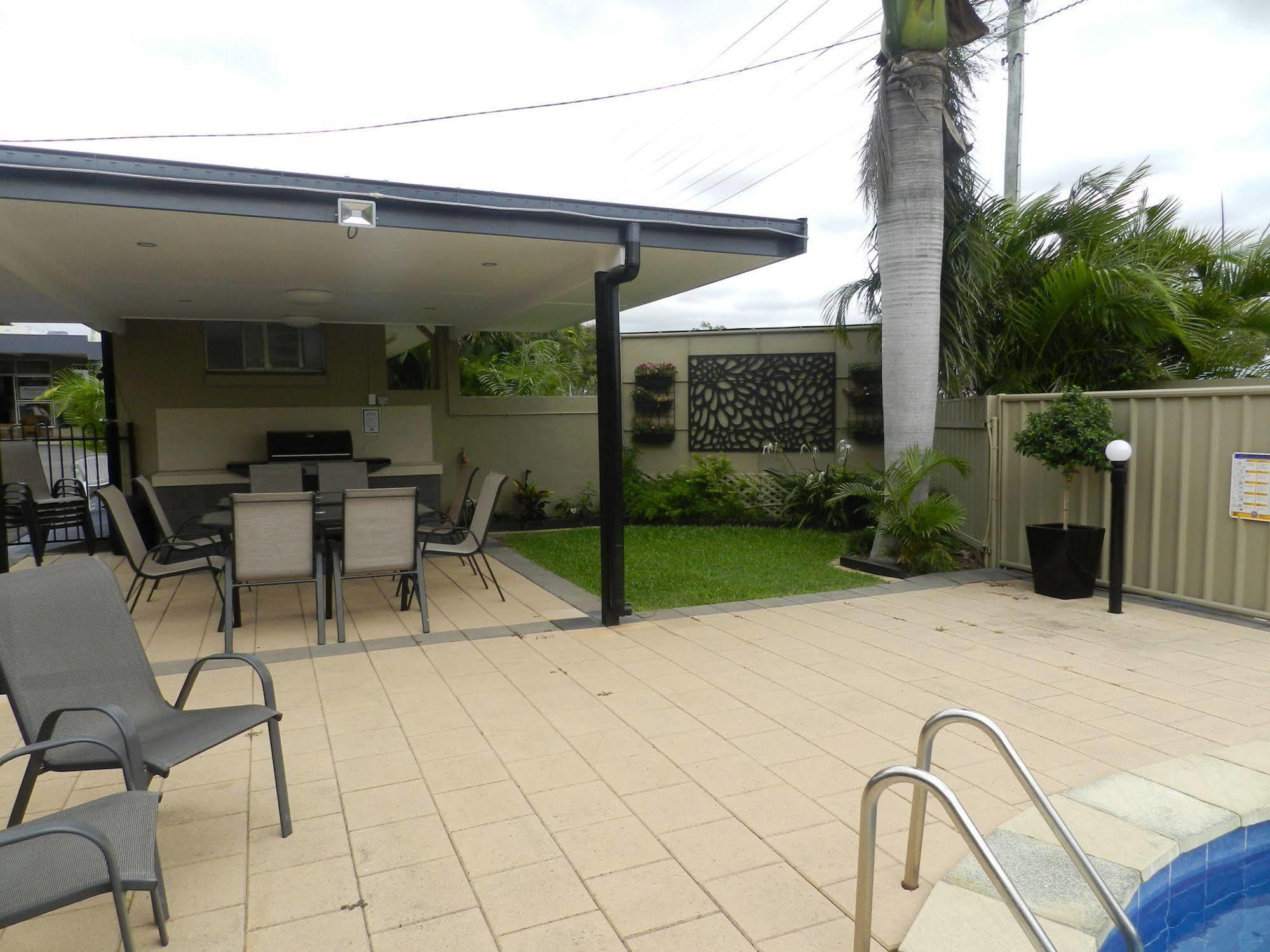 Golden Palms Motor Inn Bundaberg Ngoại thất bức ảnh