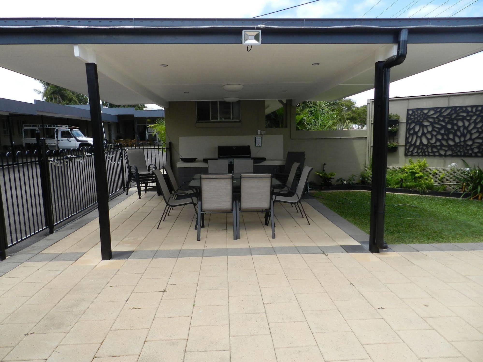 Golden Palms Motor Inn Bundaberg Ngoại thất bức ảnh