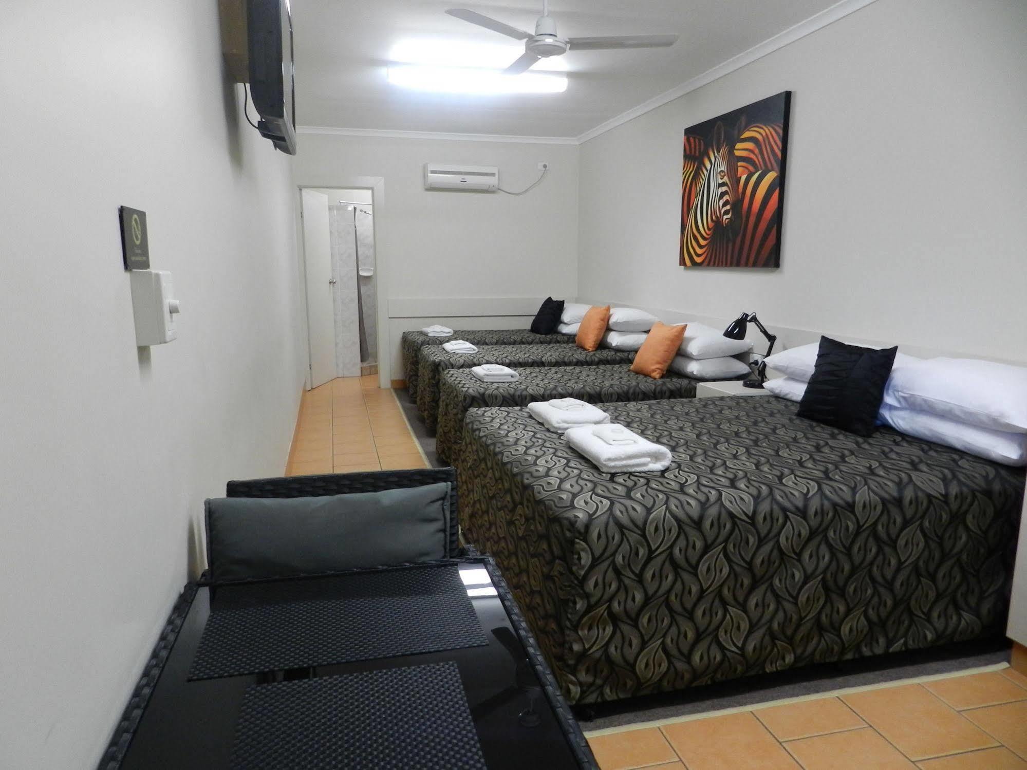 Golden Palms Motor Inn Bundaberg Ngoại thất bức ảnh