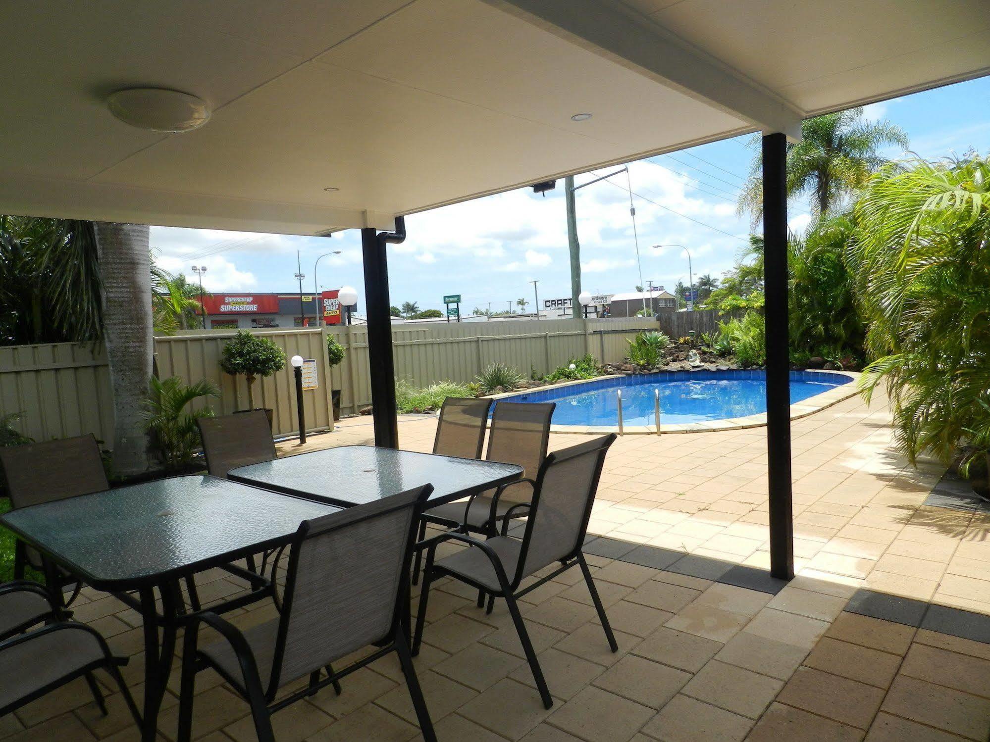 Golden Palms Motor Inn Bundaberg Ngoại thất bức ảnh
